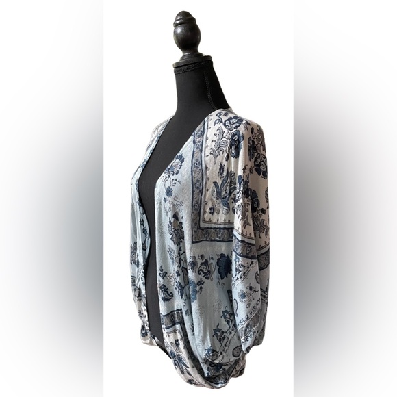 Kimchi Blue: 100% Rayon Blue Floral Mix Pattern Cardigan - Picture 3 of 17